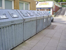 Graffitientfernung an einem Müllcontainer - nachher